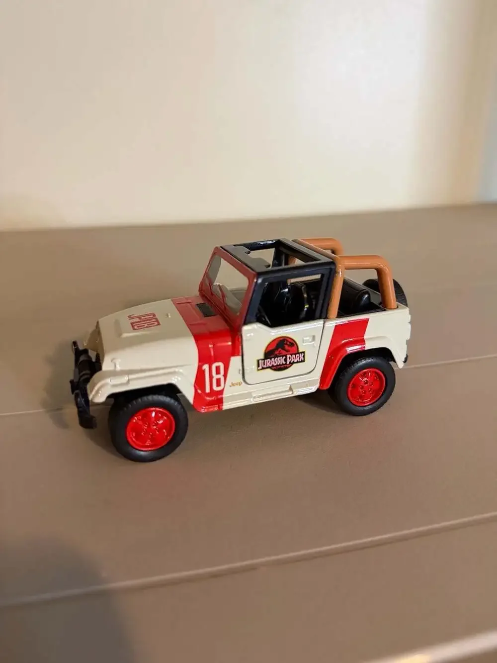 Jada Jurassic Park Jeep Wrangler 1:32 Die-Cast Pullback Car with Opening Doors,